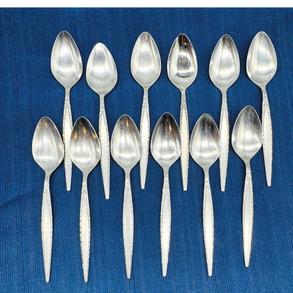 Oneida Community Venetia Teaspoons Silver Set of 12 Stainless Flatware